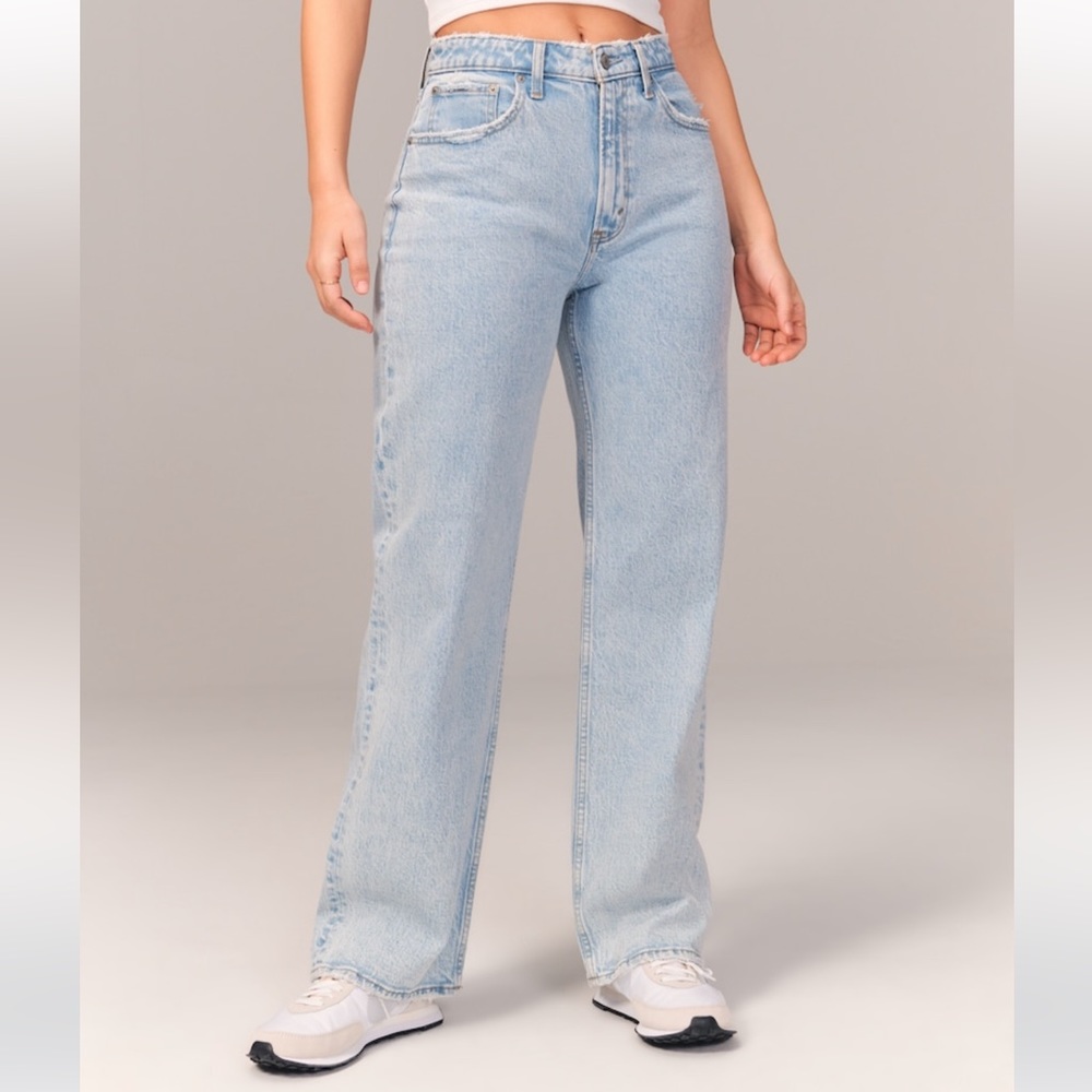 NEW ❗️Abercrombie & Fitch 90’s relaxed curve love jeans. Size 25s